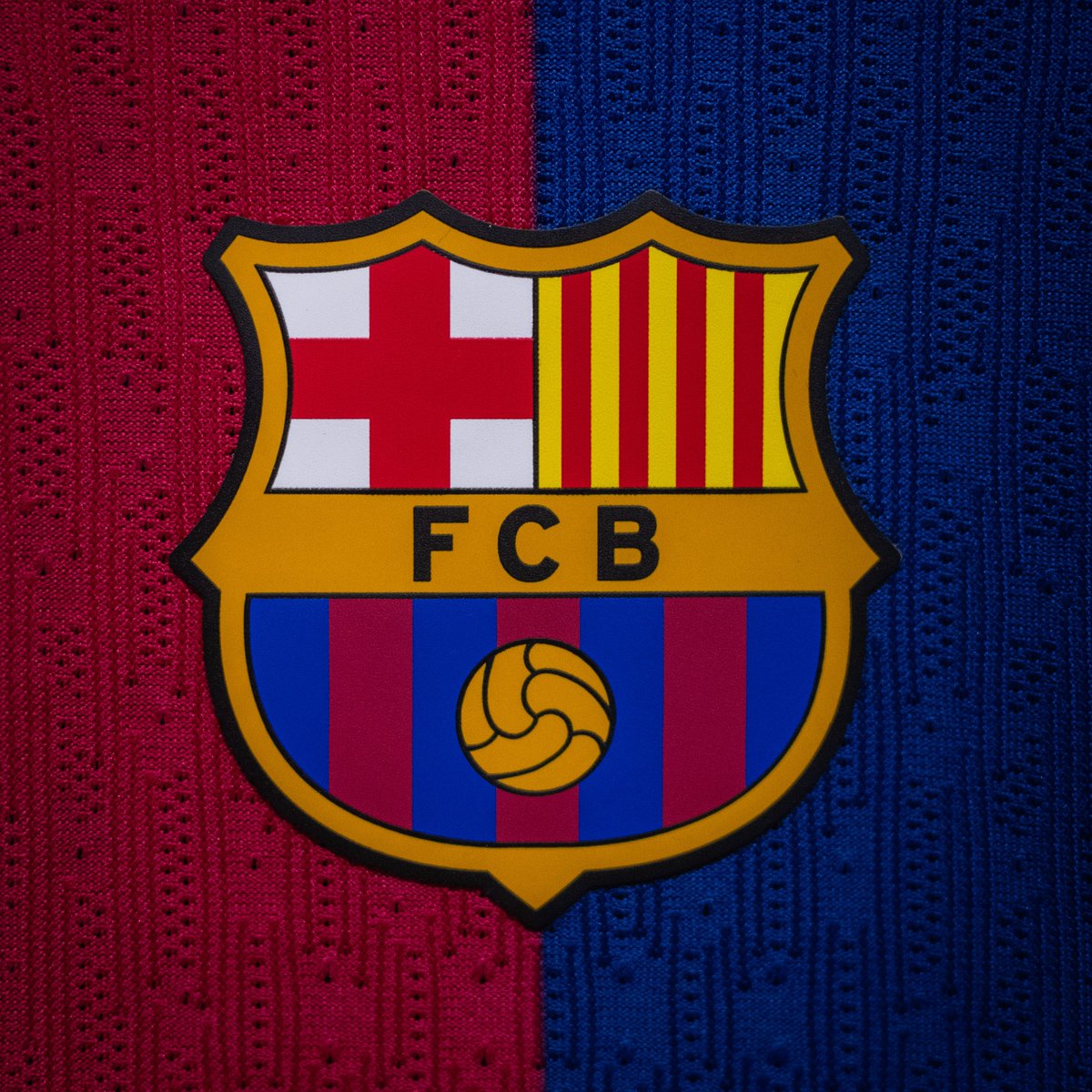 FCBfemeni's tweet photo. Per vosaltres. Per aquest escut. La temporada no ha acabat, i ho donarem tot 💙❤️ https://t.co/oD06hKUK9Z