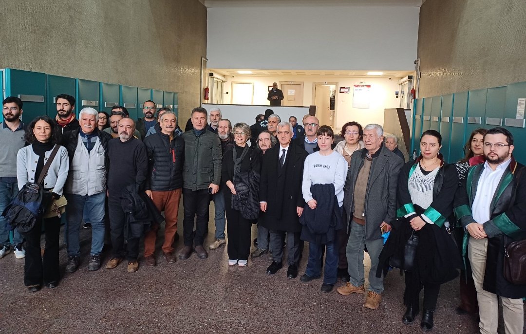 Fehmi Acat (En yeni) (@fehmiacatch47) on Twitter photo Ankara'da ve tutuksuz bir durumda olmasaydım bugün bu karenin içinde olurdum.
#YükselDirenişi sürecin en uzun soluklu, en gözle görünür, en bilinir direnişi oldu..
Yanlız bırakılmamalılar✌️✌️
<a href="/cemalyldrm/">Cemal Yıldırım</a> Ankara'da ve tutuksuz bir durumda olmasaydım bugün bu karenin içinde olurdum.
#YükselDirenişi sürecin en uzun soluklu, en gözle görünür, en bilinir direnişi oldu..
Yanlız bırakılmamalılar✌️✌️
<a href="/cemalyldrm/">Cemal Yıldırım</a>