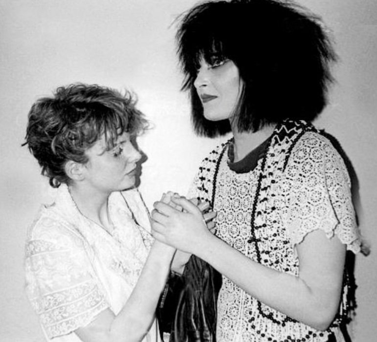 Roberto Ferdenzi Ⓜ️ 🇮🇹 (@robertoferdenzi) on Twitter photo Happy, Happy Birthday <a href="/SiouxsieHQ/">Siouxsie</a> ❤️ xx
Photographed here with <a href="/claregrogan2/">Clare Grogan</a> of <a href="/AlteredImages5/">Altered Images</a>
#SiouxsieSioux
#SiouxsieAndTheBanshees Happy, Happy Birthday <a href="/SiouxsieHQ/">Siouxsie</a> ❤️ xx
Photographed here with <a href="/claregrogan2/">Clare Grogan</a> of <a href="/AlteredImages5/">Altered Images</a>
#SiouxsieSioux
#SiouxsieAndTheBanshees
