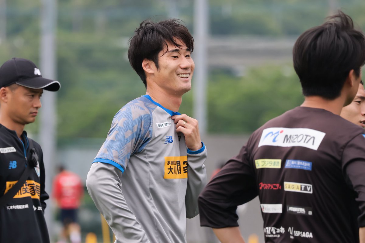 昨季まで3年間所属した古巣は21日に #石丸清隆 監督との契約を解除。 #森下怜哉 選手は「僕が愛媛にいた3年間はマルさん（石丸前監督）と一緒にやってきたので、ピッチで再会して成長した姿を見せたかった」と寂しさも。
（エルゴラ鳥栖担当:杉山文宣）#sagantosu