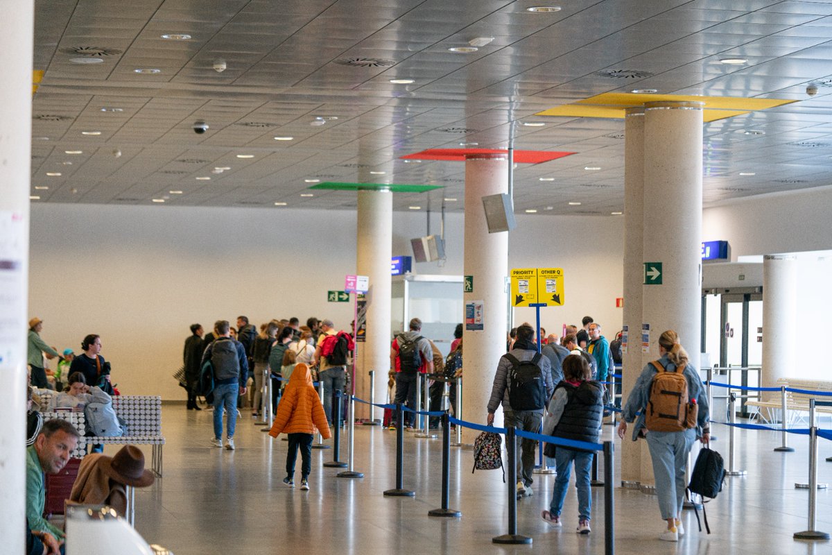 Aeropuerto de Castellón (@aerocastello) on Twitter photo ✈️ L'aeroport de Castelló amplia el seu catàleg de destins amb la incorporació de les rutes de #Bilbao i #Porto
👉 Bilbao (<a href="/volotea/">Volotea</a>). Des del 31 de maig. Vols en dimarts i dissabte
👉 Porto (<a href="/Ryanair_ES/">Ryanair España</a>). Des del 3 de juny. Vols en dimarts i dissabte
🔗 aeroportcastello.com/es/el-aeropuer… ✈️ L'aeroport de Castelló amplia el seu catàleg de destins amb la incorporació de les rutes de #Bilbao i #Porto
👉 Bilbao (<a href="/volotea/">Volotea</a>). Des del 31 de maig. Vols en dimarts i dissabte
👉 Porto (<a href="/Ryanair_ES/">Ryanair España</a>). Des del 3 de juny. Vols en dimarts i dissabte
🔗 aeroportcastello.com/es/el-aeropuer…