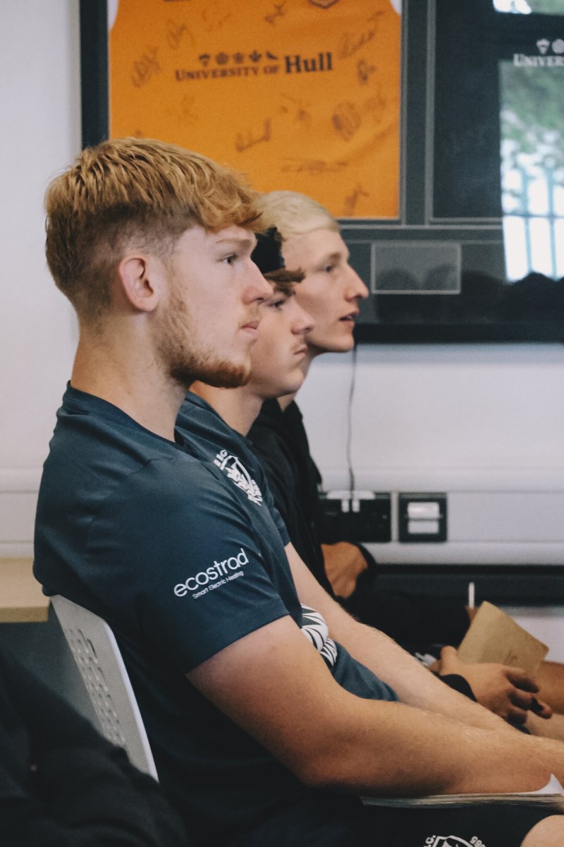 The club welcomed Match Officials Development Manager Ben Thaler to the University of Hull this morning for a workshop with our U18s Academy players 🤝

⚫️⚪️ #COYH | <a href="/ecostrad/">ecostrad</a>