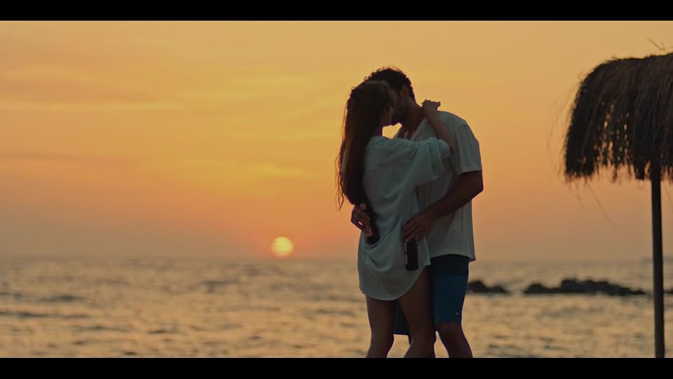 The director of the Türkiye adaptation of the #QueenOfTears series is the same as the director of the movie #RüzgaraBırak. (#ChasingTheWind) The visuals of the movie look really nice, I hope the series will be like this. ☀️🌊 

🎬 Director: #EnginErden