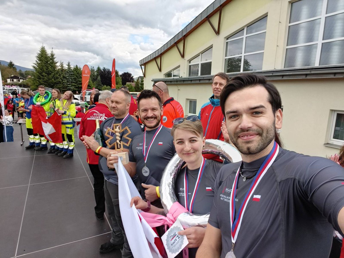 ZPHM_PL's tweet photo. Ekipa ZPHM ze srebrnym medalem Międzynarodowych Mistrzostw Ratownictwa Medycznego RALLYE REJVIZ 2025 w Czechach! 💪 https://t.co/F0owGwAhU9