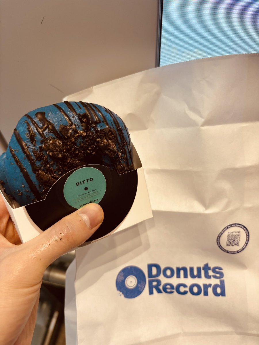 Vn3vnl3WFedDKCz's tweet photo. 試写会前にチョコミントのオレオ食べてきた😆

#DonutsRecord https://t.co/f0JtRRSBpc