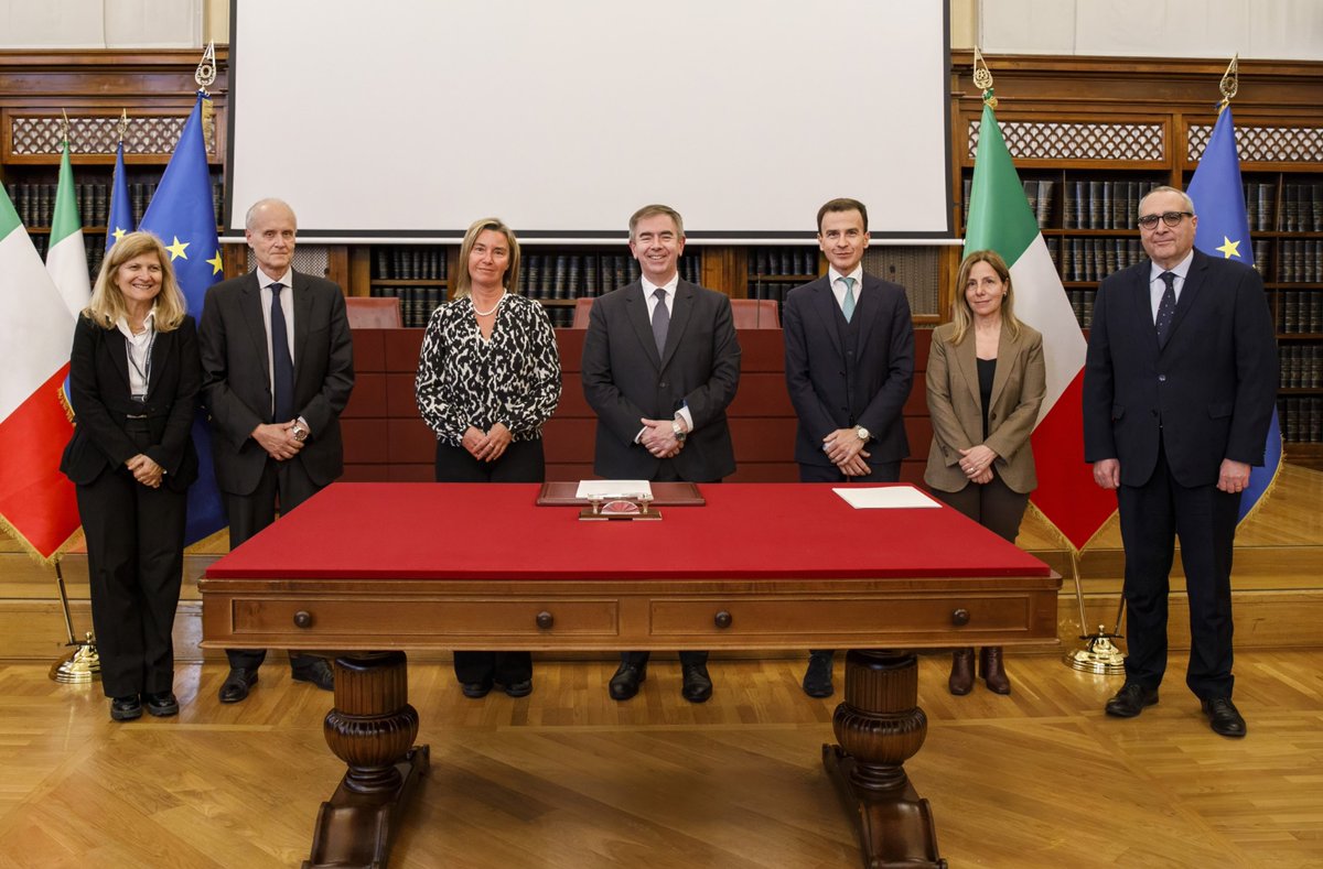 College of Europe (@collegeofeurope) on Twitter photo 🤝Proud to announce a new cooperation with the 🇮🇹 Senate!
On 22 April, Rector <a href="/FedericaMog/">Federica Mogherini</a> & Federico Silvio Toniato, signed an agreement establishing a new internship programme at the Italian Senate.
🎓Grateful to <a href="/SenatoStampa/">Senato Repubblica</a> for fostering new career pathways for our alumni! 🤝Proud to announce a new cooperation with the 🇮🇹 Senate!
On 22 April, Rector <a href="/FedericaMog/">Federica Mogherini</a> & Federico Silvio Toniato, signed an agreement establishing a new internship programme at the Italian Senate.
🎓Grateful to <a href="/SenatoStampa/">Senato Repubblica</a> for fostering new career pathways for our alumni!