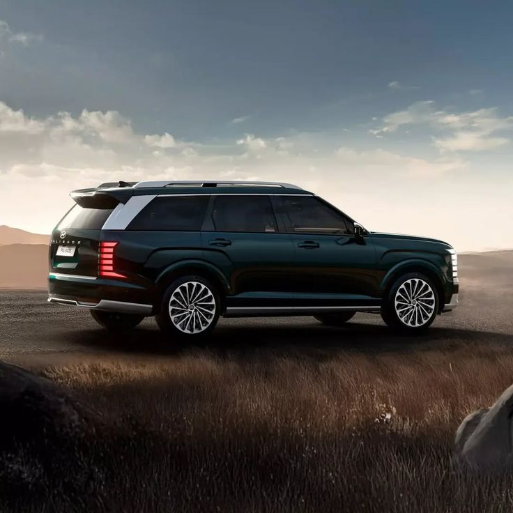 Hyundai Palisade 2026 ➡️ Engine: 2.5L Turbo GDI I4 and 3.5L V6 Turbo ➡️ Power: 335 hp ➡️ 0-100 km/h: 6.0s for the V6 version. For more DM