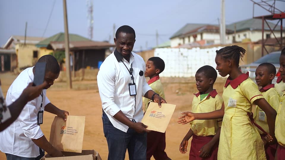 KandaCDI's tweet photo. Empowering Young Minds. Serving the Community.

Be a part of our commitment to supporting local children and fostering a love for learning.

#KCDI
#KCDIOutreach #CommunityDevelopment #EducationForAll 
#KubwaOutreach
#KCDIAbujaNigeria #Childrenday #Child https://t.co/ozkQJdfCCz