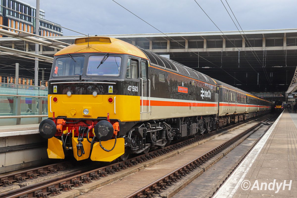 holtona72's tweet image. Another view of the impressive looking @LocoServicesGrp 47593 'Galloway Princess' on yesterdays #MML tour. Seen here at St.Pancras waiting to haul the ECS from 'The Master Cutler' to Cricklewood as 5Z46 with 45118 on the rear. A great match with the #LSL #InterCity stock 26/5/25