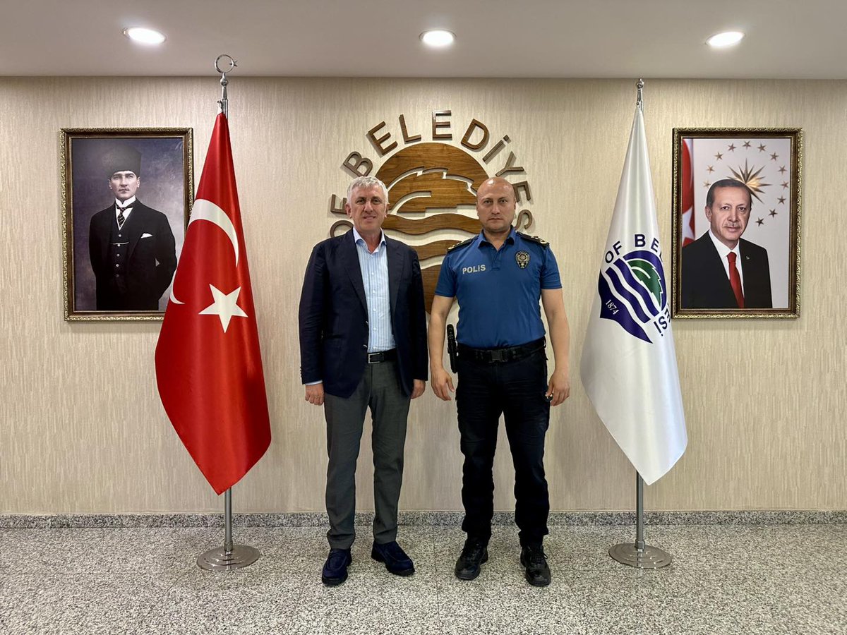 Of Belediyesi (@ofbelediye) on Twitter photo EMNİYET MÜDÜRÜ ŞAHİN'DEN BAŞKAN SARIALİOĞLU'NA NEZAKET ZİYARETİ
Of'ta Emniyet Müdürü Murat Şahin, <a href="/OfBelediye/">Of Belediyesi</a> Başkanı <a href="/bbsarialioglu/">Salim Salih Sarıalioğlu 🇹🇷</a> ziyaret ederek güvenlik alanında iş birliği mesajı verdi.
Detaylar için 👉🏻 of.bel.tr/i/haber/detay/… EMNİYET MÜDÜRÜ ŞAHİN'DEN BAŞKAN SARIALİOĞLU'NA NEZAKET ZİYARETİ
Of'ta Emniyet Müdürü Murat Şahin, <a href="/OfBelediye/">Of Belediyesi</a> Başkanı <a href="/bbsarialioglu/">Salim Salih Sarıalioğlu 🇹🇷</a> ziyaret ederek güvenlik alanında iş birliği mesajı verdi.
Detaylar için 👉🏻 of.bel.tr/i/haber/detay/…