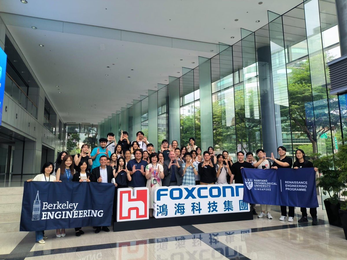 We welcomed GLOBE program ambassadors from UC Berkeley and Nanyang  Technological University (NTU), led by Prof. Matthew Sherburne. The visit  featured meaningful exchange, tech showcases, and insights into our  innovation and global