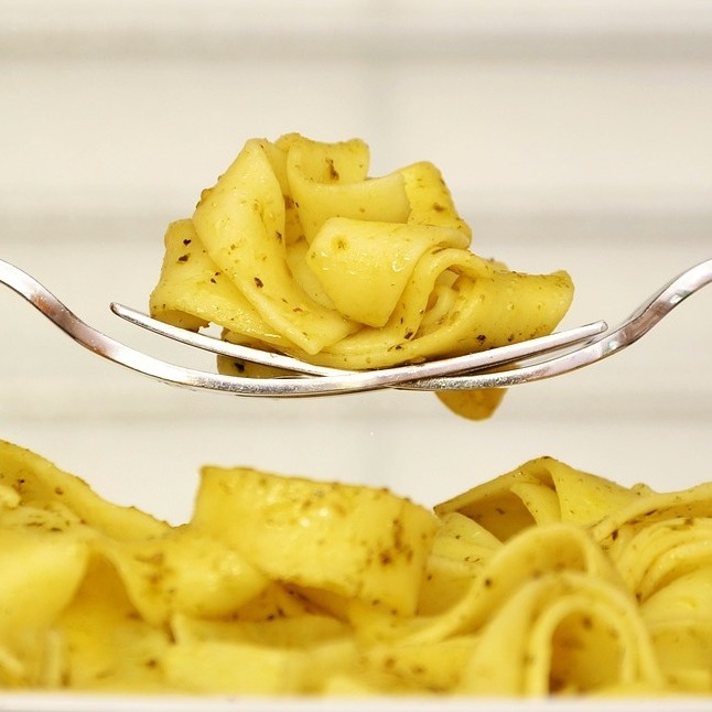 ¿Tú eres de esos que comparten la comida sin problema o de los que ponen cara de ‘ni lo pienses’ si alguien acerca el tenedor a tu plato 😆?

#PastasRomero #RomeroLovers #Pasta