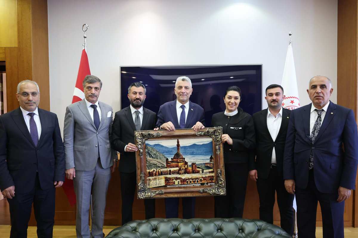 📍#Ticaret Bakanlığı

Ticaret Bakanımız Sayın Prof. Dr. Ömer Bolat’ı; İl Başkanımız İlhami Yıldız, Doğubeyazıt İlçe Başkanımız Mehmet Sena Geçit, Ağrı Ticaret ve Sanayi Odası Başkanımız Saim Alpaslan, Ağrı Ticaret Borsası Başkanımız Ömer Yıldırım ve Doğubeyazıt Ticaret ve Sanayi