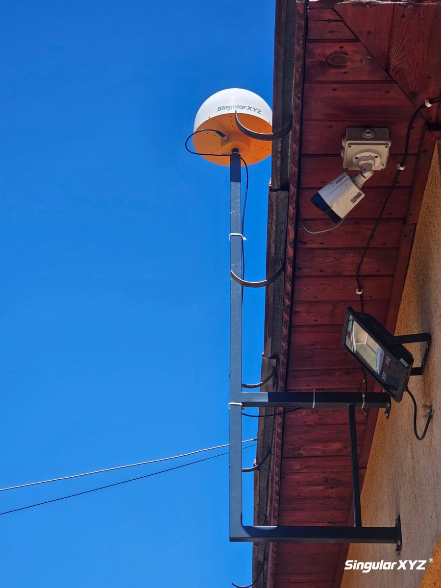 singularxyz's tweet photo. 📡First station in a nationwide GNSS network!
This newly mounted SingularXYZ SV100 reference station is part of a national project aimed at enhancing geospatial infrastructure and RTK coverage in Romania. https://t.co/ud9K1518Zy
