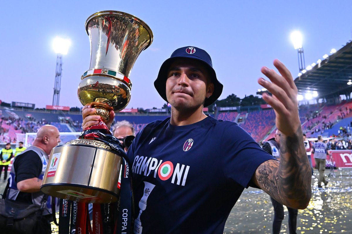SerieA_EN's tweet photo. Castro with the Coppa 😮‍💨🇦🇷 https://t.co/VUNBaIlh5N