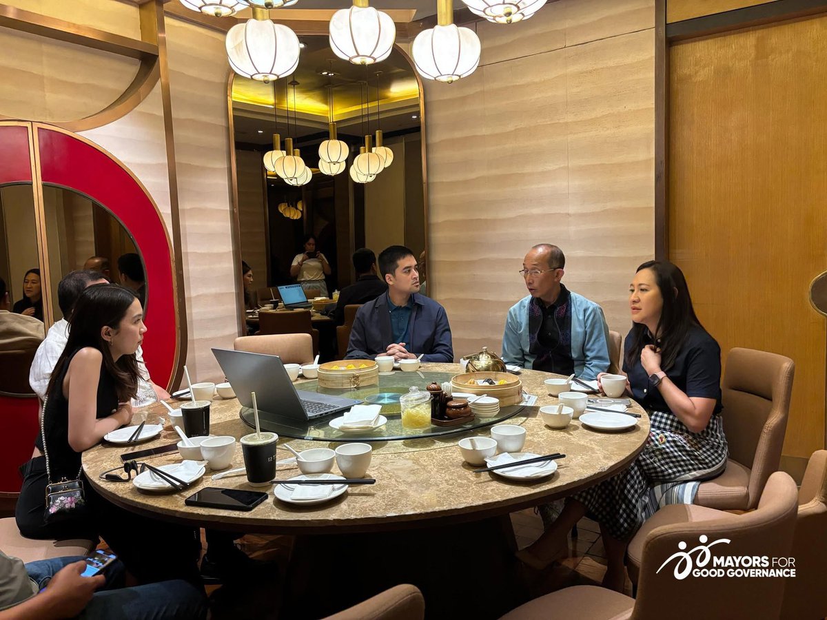 ‘TULOY-TULOY ANG GOOD GOVERNANCE’

Winning incumbent mayors Quezon City Mayor Joy Belmonte, Baguio City Mayor Benjie Magalong and Pasig City Mayor Vico Sotto, who are some of the conveners of the Mayors for Good Governance, held a meeting on Tuesday to discuss the recently