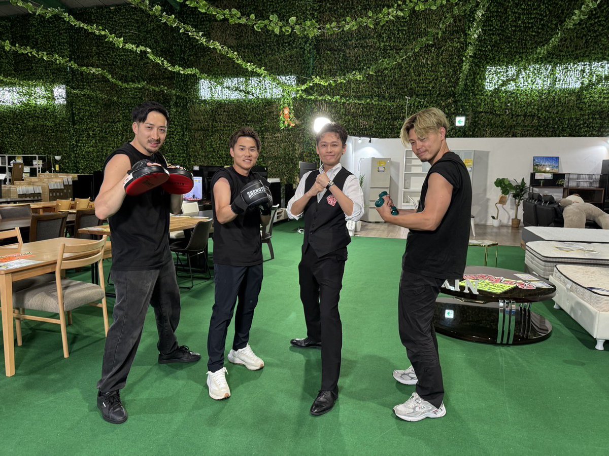 NsyVb's tweet photo. リサイクルショップソッキンがテレビで特集されました。
チラッと映りました🫣笑

#ソッキン
#4チャンテレビ https://t.co/8vScm9cYtN
