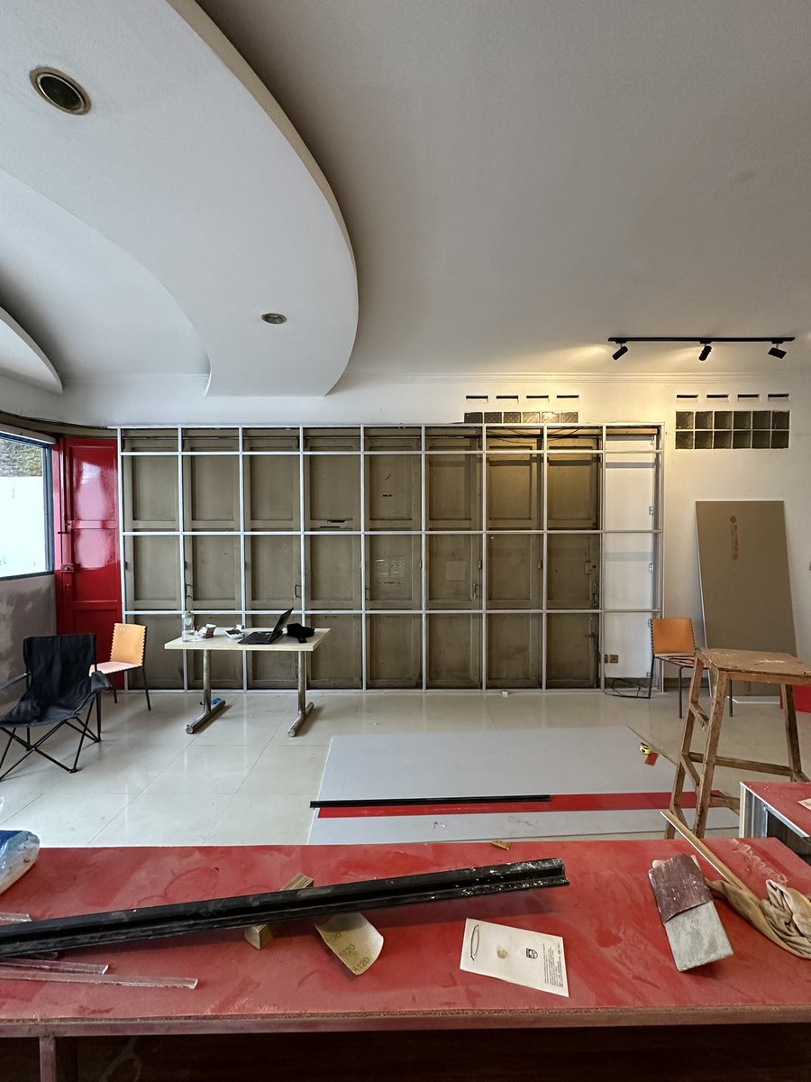 acronym____'s tweet photo. Sizel journey day 126
Bikin rangka buat umpetin pintu garasi, wall art, &amp; finishing table bar https://t.co/dfmSt4mpoe