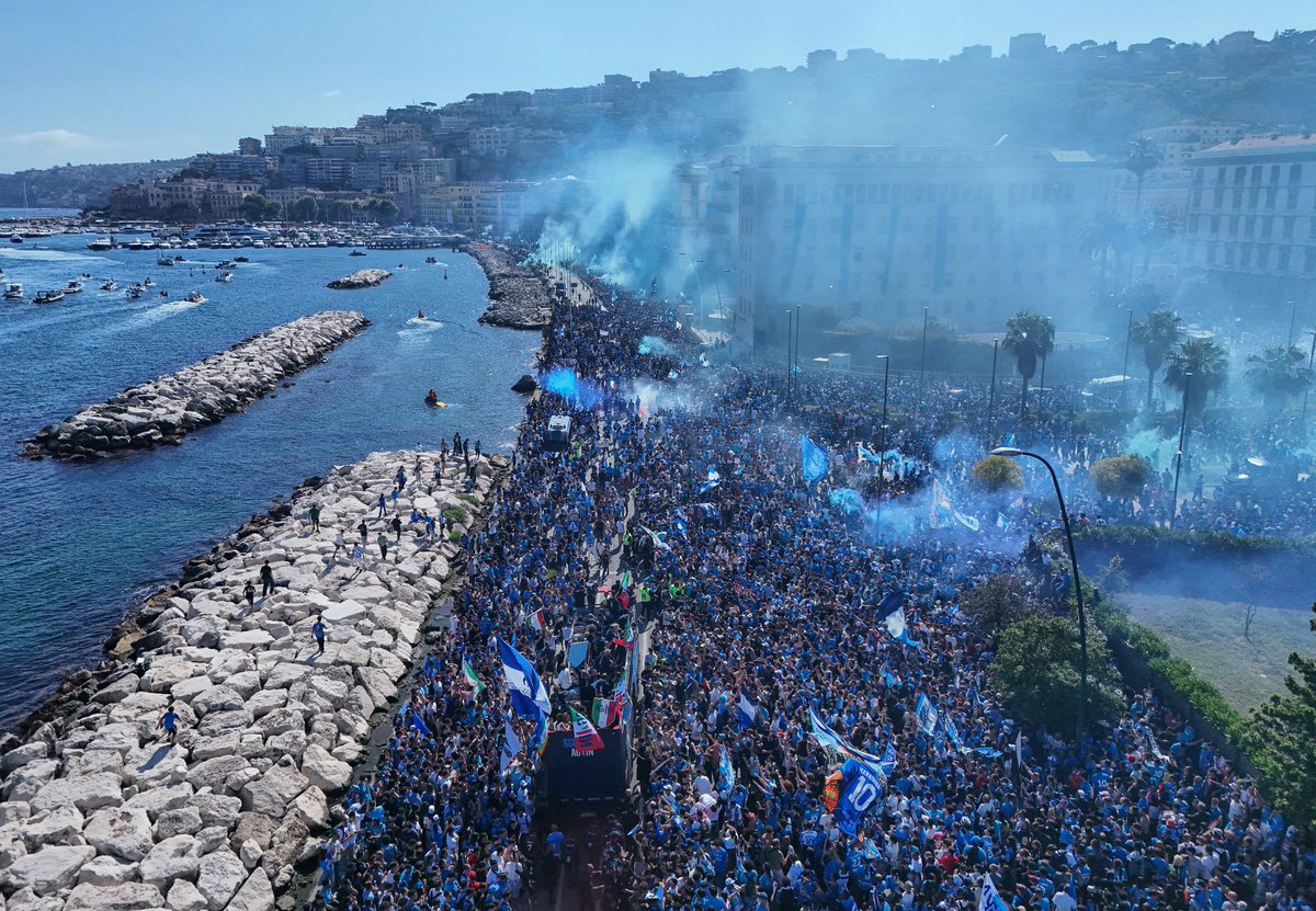 #SCUDETTONAPOLI scenes 🚌

#4PARTHENOPE