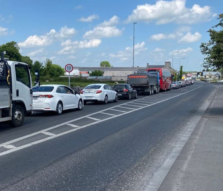 WestOnTrackIRL's tweet photo. The daily #commuting grind from #galway to #tuam on the #n83 This will be significantly faster & more #sustainable #reliable #safer on the reopened #westernrailcorridor #congestion #100mph
@galwayruraldev @GalwayCycling @albertdolan_ @PetefortheDail @LouisOHaraSF https://t.co/pzxkL9Ucs9