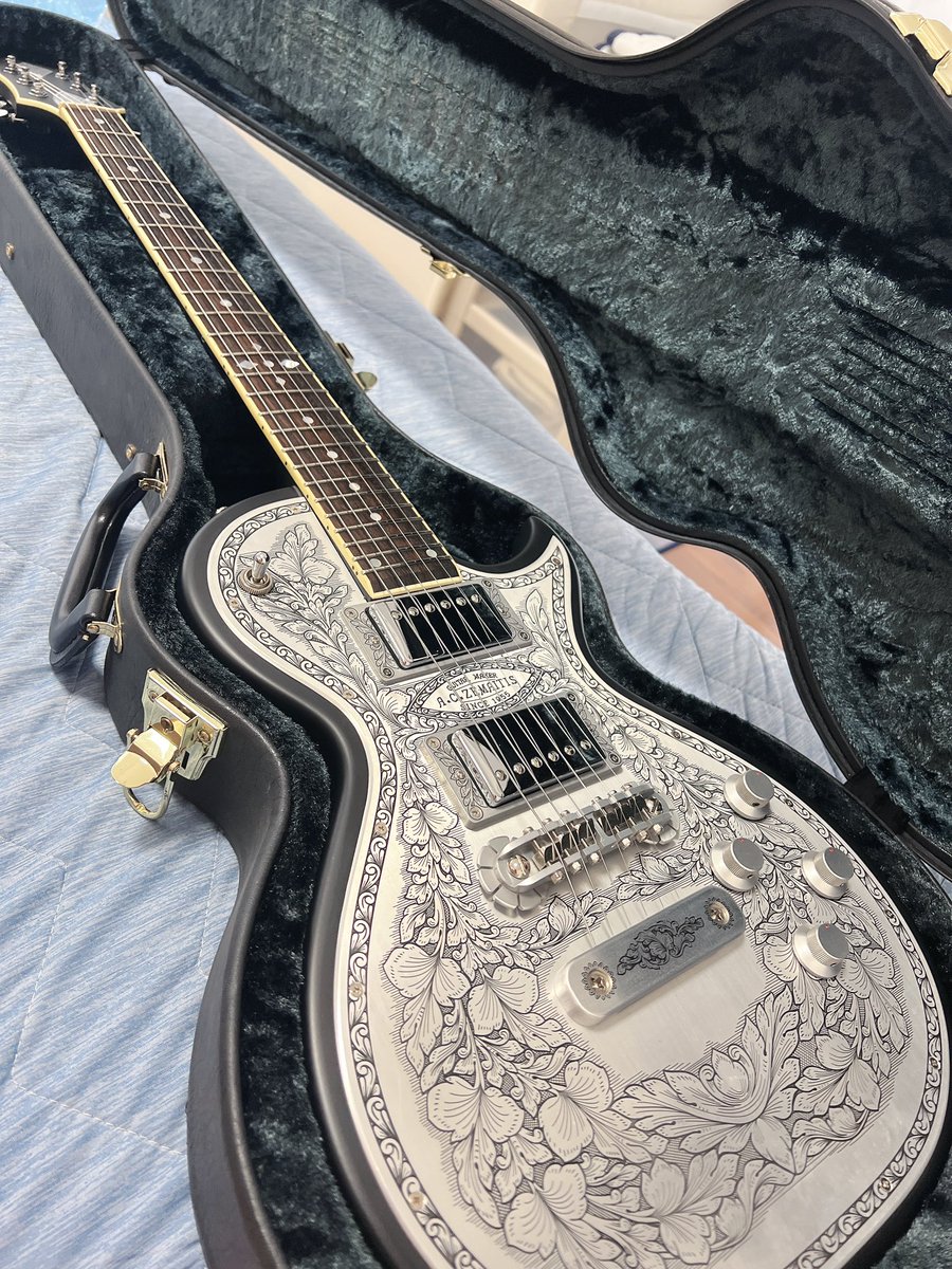yuki_glay_'s tweet photo. 我が家に新しいギターが。
HISASHIモデルじゃないけどゼマイティスだ！
よく新品見つけたね
嬉しそうで何より https://t.co/mCJ1VT8Yj3