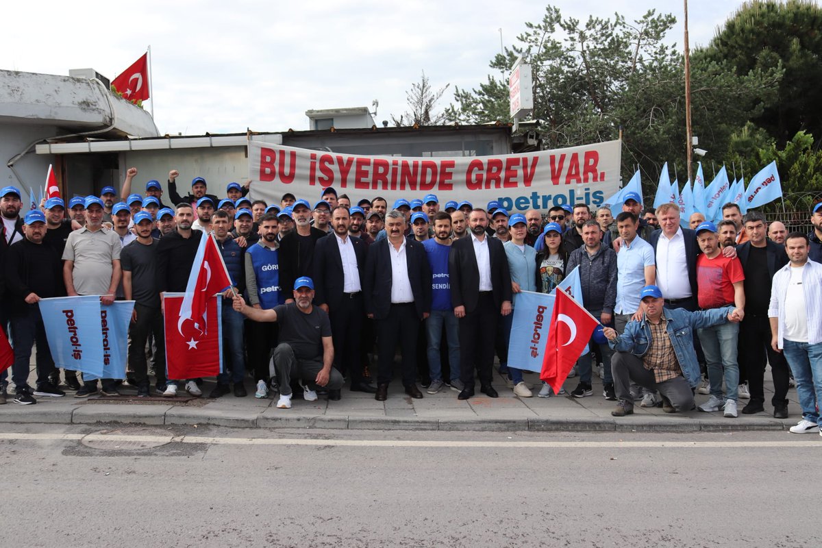 Reckitt Benckiser’de Grevimiz Başladı

Sendikamız İstanbul 2 Nolu Şubesi’nin örgütlü olduğu Reckitt Benckiser’de bugün itibariyle grevimiz başladı. İstanbul/Tuzla’daki fabrikasında üretimini sürdüren Benckiser’de 80 üyemiz çalışıyor.
petrol-is.org.tr/haber/reckitt-…