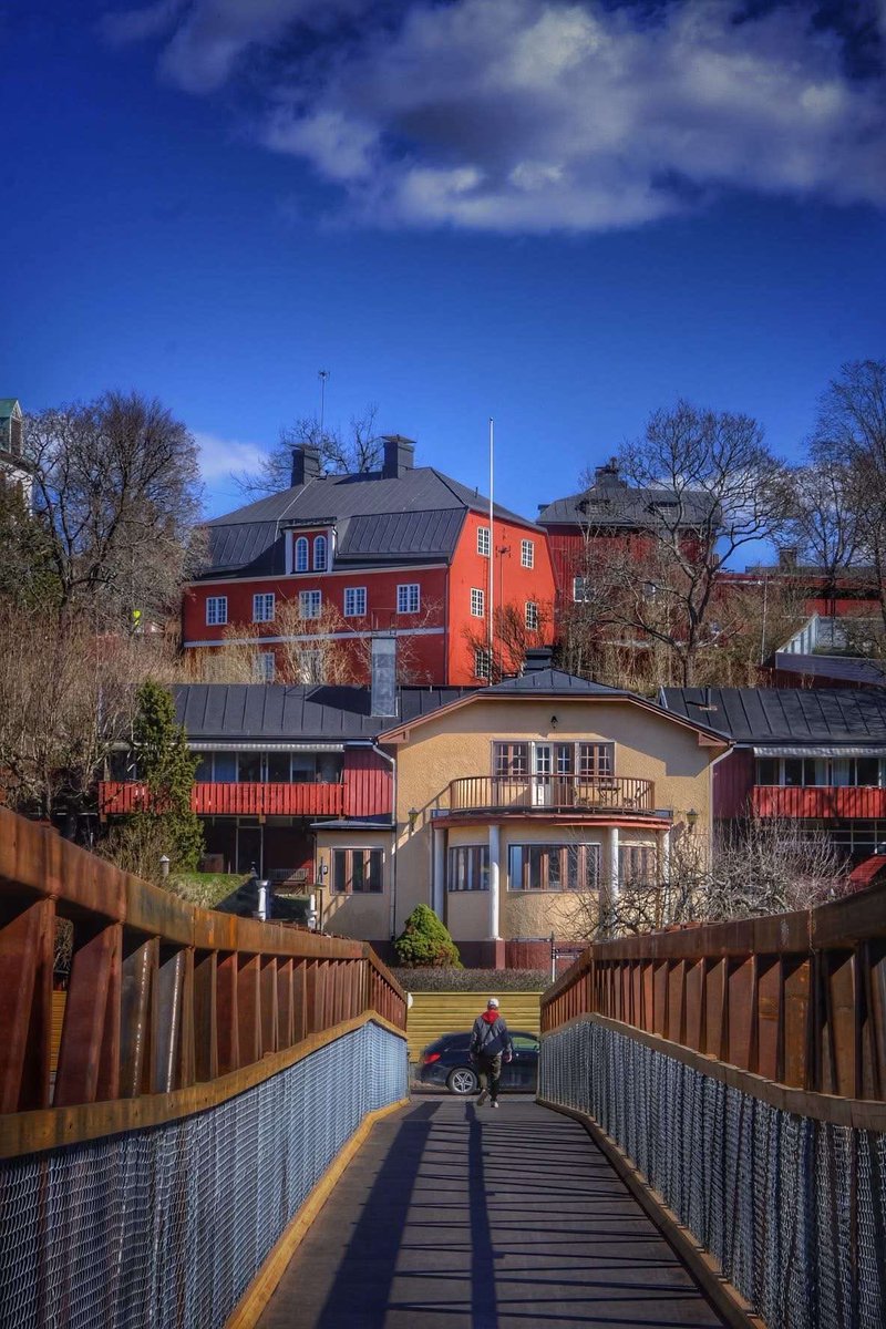 #كلمتين_وبس:

أن لم تأتك المعلومة إبحث عنها وأذا أتتك على طبق من ذهب تأكد منها (بحث وتأكد )….