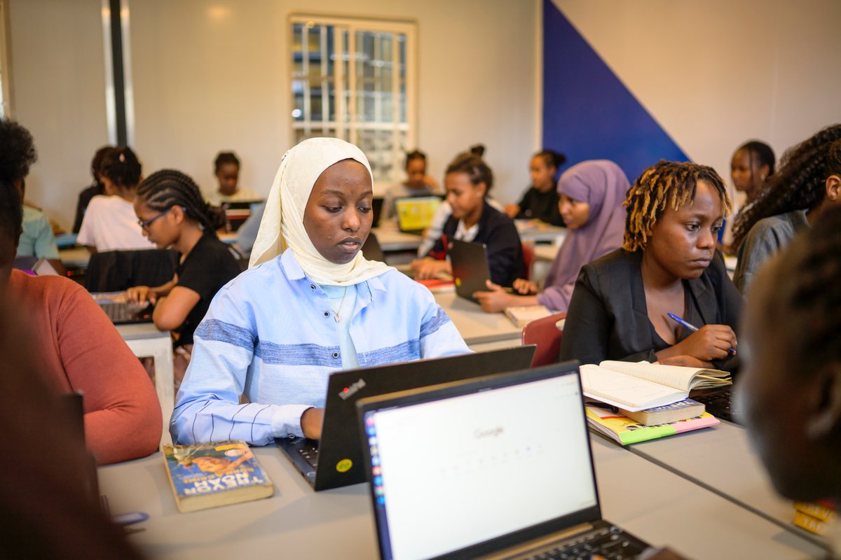 On average, codeHive graduates see a $2,500 annual raise in their first two years. Here’s why: By elevating the quality of education, we have empowered young women to unlock their full potential in the #economic spaces