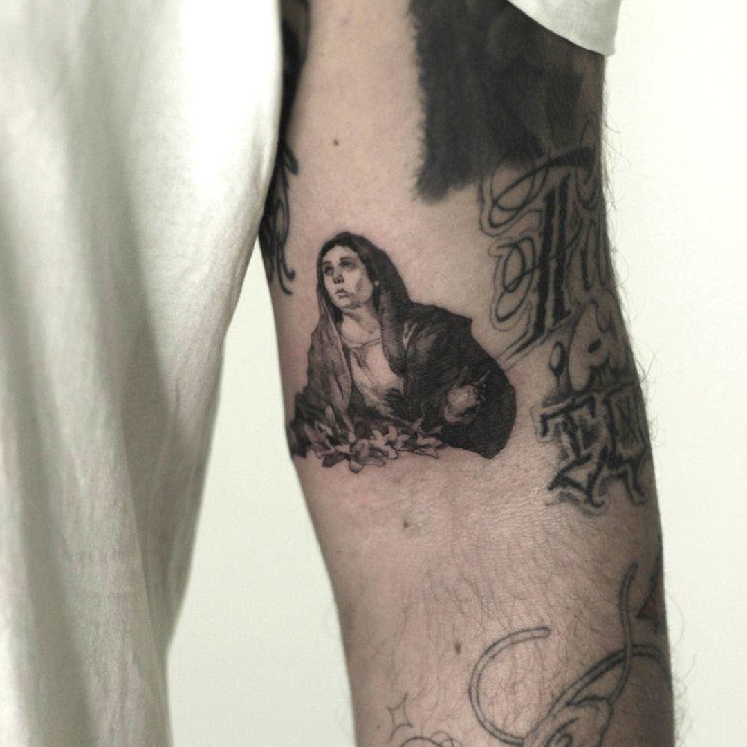 🚨BARCELONA🚨
Voy a estar tatuando del 6 al 9 de JUNIO allí por primera vez!
Tengo citas disponibles y agradecería muchísimo que me ayudarais a difundir este hilo!
Hago todo tipo de cosas: piezas grandes, pequeñas, cosas macarras, letterings, tribales, imagenes religiosas...(1/4)