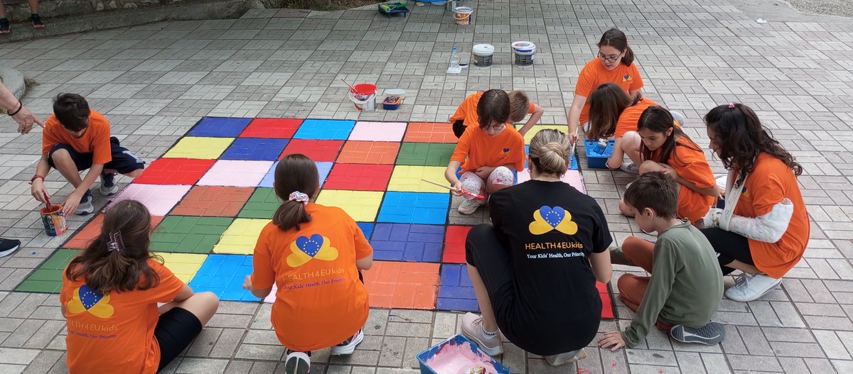 🎨✨ "Drawing at School" brought art, play &amp; well-being to life!
@Health4EUKids &amp; #GRUNAUMOVES visited the 13th &amp; 26th Primary Schools of Patras, inspiring students to express themselves through painting &amp; games!
Big thanks to @UniOfPatras, 6th Health ADM &amp; #MorfesTexnis! 💚