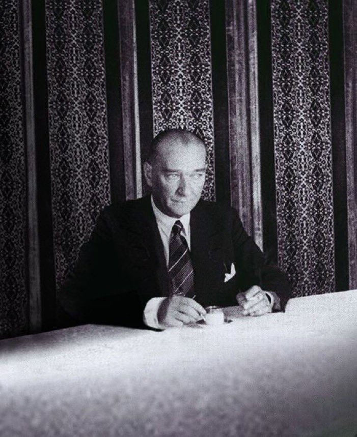 Gazi Mustafa Kemal Atatürk, kahvesini içerken…