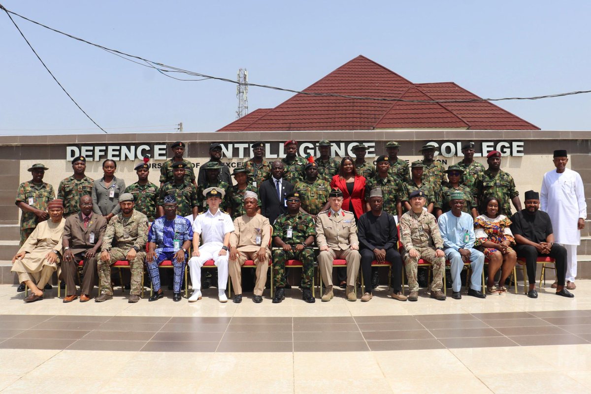 🇳🇬🤝🇬🇧 Huge thanks to the Nigerian Armed Forces and the Defence Intelligence College for warmly hosting UK Armed Forces instructors during a 2-week Defence Train the Trainer course. Strengthening partnerships through shared expertise and collaboration.
