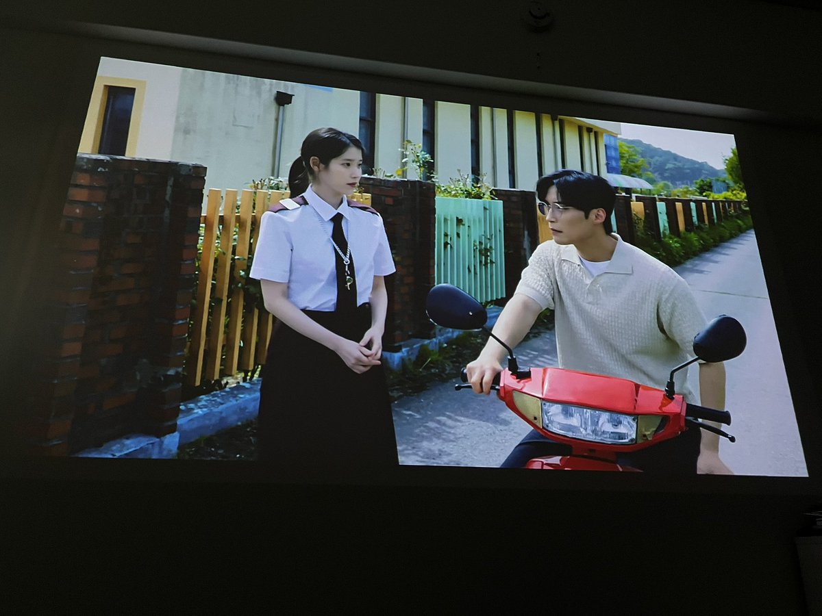 sziuyyy's tweet photo. 新調したプロジェクターで見たの正解すぎた。もはやひとつの映画でした。😭#꽃갈피셋 https://t.co/6tsaFcMkk5