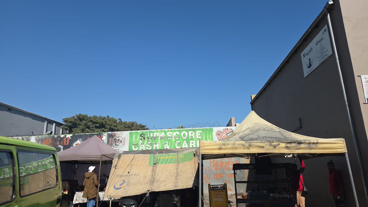 CityofJoburgZA's tweet photo. @MyJRA @Loyiso_Masuku @DadaMorero @JoburgMPD @CityofJoburgEMS @CRUMRegionA The roll-out of the multidisciplinary operation aims to address critical community challenges. These include land invasions, illegal service connections, and infrastructure degradation. #AcceleratedServiceDelivery #JoburgServices ^LM https://t.co/EwCP6S0kss
