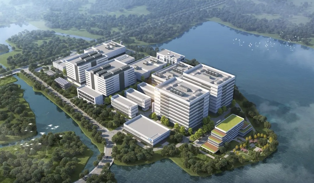DiscoverWujiang's tweet photo. China Mobile broke ground on its Yangtze River Delta (Suzhou) Fenhu Intelligent Computing Center in #Wujiang district, #Suzhou, on May 23. With an investment of 6 billion yuan ($834.54 million), the facility is projected to house 9,990 server racks. 

Once operational, it is expected to deliver a total computing capacity of 15,000 PFLOPS, which would make it China Mobile's largest-scale and highest-capacity core data center in the #YRD region, with ambitions to ultimately become Asia's largest intelligent computing hub💻✨.
#WujiangUpdates #WujiangDevelopment @sinoprise @ChinaMobile7