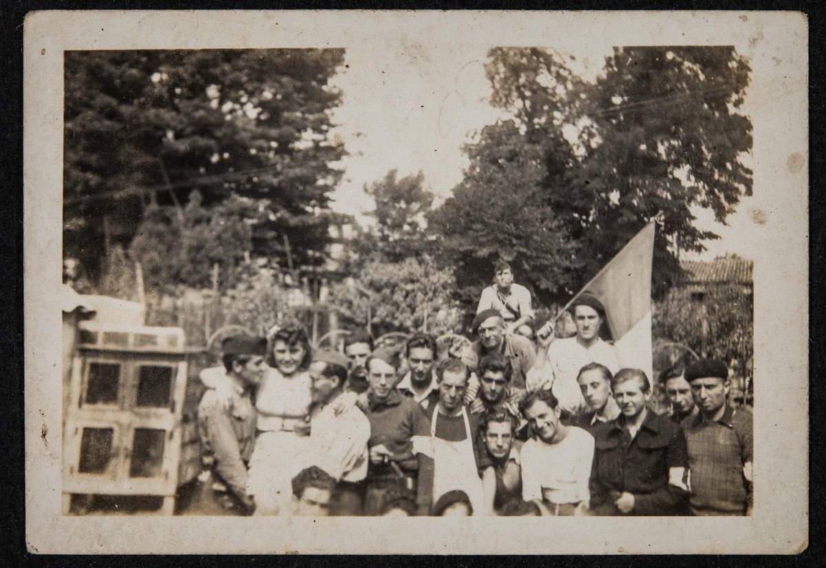 #Archives #Mémoire #Résistance #CNR
Aujourd’hui 27 mai Journée nationale de la Résistance. La Résistance à l’honneur dans l’exposition "Seconde Guerre mondiale, mémoires d’une collecte", présentée en salle de lecture jusqu’au au 5 juin 2025. 
&gt; urls.fr/dugs-m
