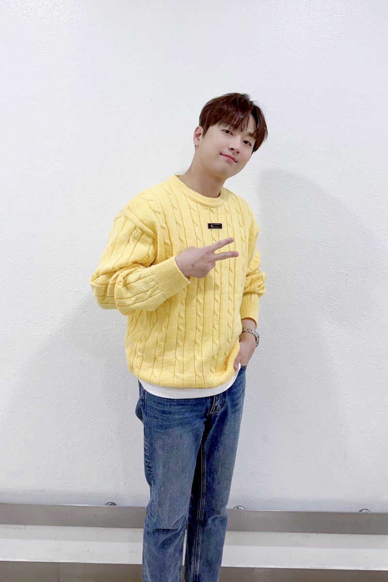 ChanWonOfficial's tweet photo. 📸 찬또그래퍼 📸

<셀럽병사의 비밀>에
귀여운 병아리 찬또 등장🐥

화요일 저녁을 알차게
보내고 싶으신 분들은🫶🏻

오늘도 오후 8시 30분!
KBS2와 웨이브로
모여주실 거죠?😁

#이찬원 #LeeChanWon 
#셀럽병사의비밀 
#티엔엔터테인먼트 https://t.co/HM8RdkMnD7