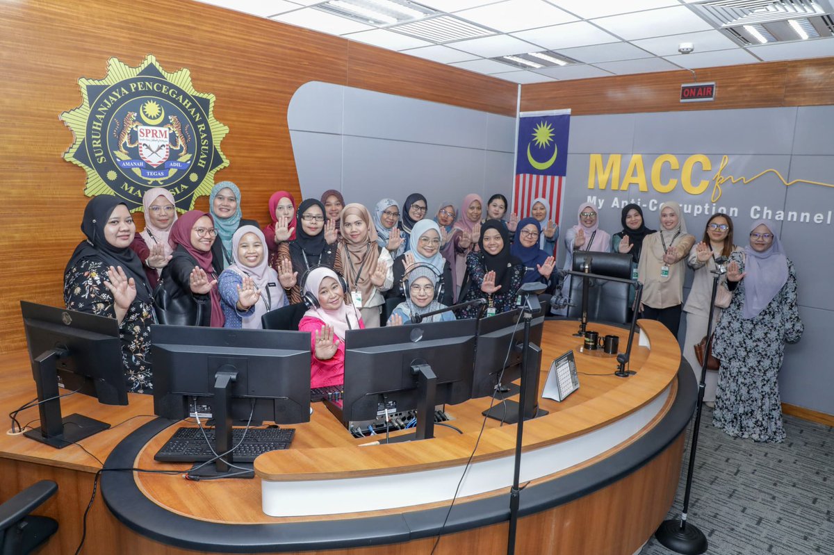 SPRM (@sprmmalaysia) on Twitter photo SPRM PERKUKUH BUDAYA ANTIRASUAH KEPADA KEMENTERIAN PEMBANGUNAN USAHAWAN DAN KOPERASI (KUSKOP)
<a href="/KUSKOPMalaysia/">Kem. Pembangunan Usahawan dan Koperasi (KUSKOP)</a>
#SPRMPencegahan
#SPRMMalaysia SPRM PERKUKUH BUDAYA ANTIRASUAH KEPADA KEMENTERIAN PEMBANGUNAN USAHAWAN DAN KOPERASI (KUSKOP)
<a href="/KUSKOPMalaysia/">Kem. Pembangunan Usahawan dan Koperasi (KUSKOP)</a>
#SPRMPencegahan
#SPRMMalaysia