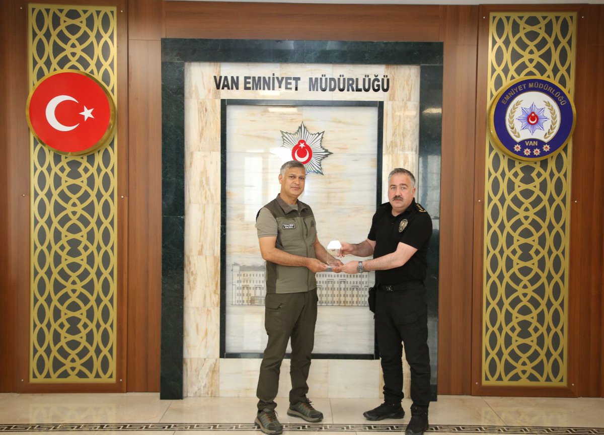 Doğa Koruma Milli Parklar 14. Bölge Müdürü Sn. Melikunnas ÖZKAYA, İl Emniyet Müdürümüz Sn. Murat MUTLU’yu makamında ziyaret etti.