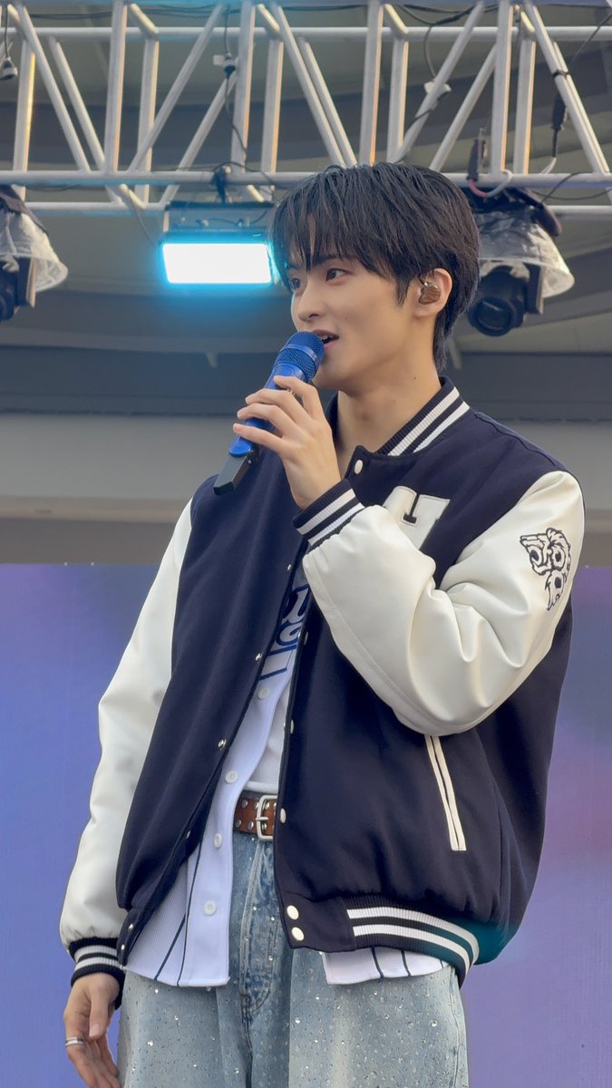 흠.. tweet media
