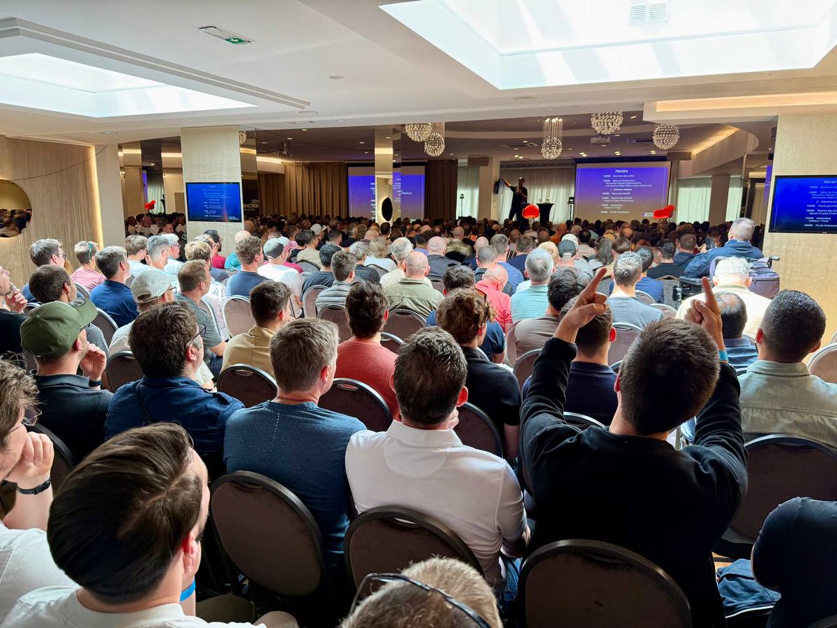 Faire une conférence en short devant 500 personnes ✅

Merci à tout ceux qui sont venus à cet Événement Cryptorecherche, c'était dingue ❤️