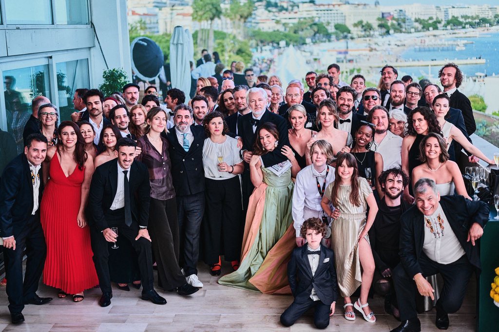 The 6 Billion Dollar Man <a href="/JulianAssange_/">Julian Assange</a> <a href="/MashiRafael/">Rafael Correa</a> <a href="/JuanLPassarelli/">Juan Passarelli</a> en Cannes 🎬❤️