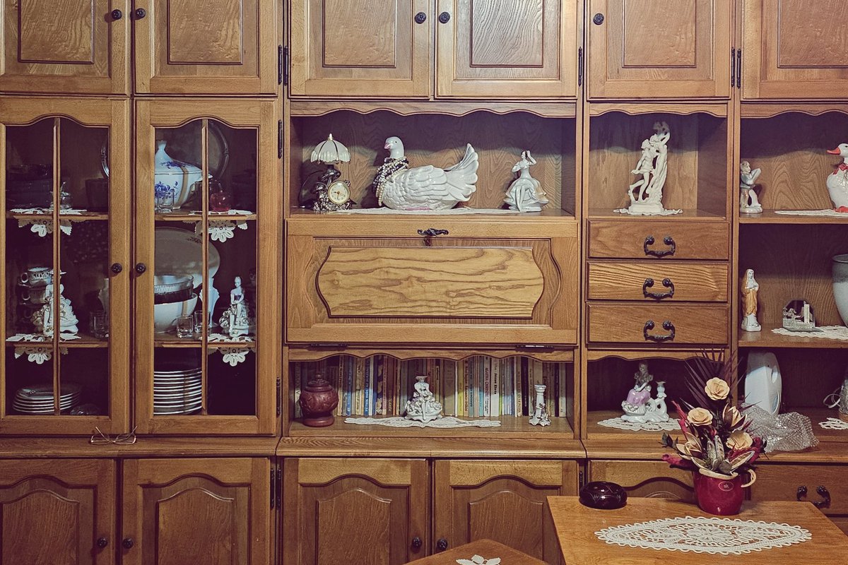 goulash2go's tweet photo. When you can smell a picture
#EasternEurope #Slavic #SlavicCore #EasternEuropeanAesthetics #SlavicApartment #VintageFurniture #grannyshouse #baubles https://t.co/ODHbrkXb3Y