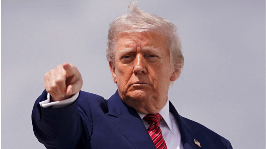 phoenix (@phoenix_de) on Twitter photo Heute in der #phoenixRunde: #Trumps Zickzackkurs - Chaos mit System?
<a href="/AnkePlaettner/">Anke Plättner</a> diskutiert mit:
USA-Korrespondentin Juliane Schäuble <a href="/Tagesspiegel/">Tagesspiegel</a> <a href="/berlin_juliane/">Juliane Schäuble</a>
Cathryn Clüver Ashbrook <a href="/BertelsmannSt/">Bertelsmann Stiftung</a> <a href="/Cluverc/">Cathryn Clüver Ashbrook</a>
Volker Treier <a href="/DIHK_News/">DIHK</a>
<a href="/JoergWimalasena/">Jörg Wimalasena</a> <a href="/welt/">WELT</a>
📲20:00📺22:15 Heute in der #phoenixRunde: #Trumps Zickzackkurs - Chaos mit System?
<a href="/AnkePlaettner/">Anke Plättner</a> diskutiert mit:
USA-Korrespondentin Juliane Schäuble <a href="/Tagesspiegel/">Tagesspiegel</a> <a href="/berlin_juliane/">Juliane Schäuble</a>
Cathryn Clüver Ashbrook <a href="/BertelsmannSt/">Bertelsmann Stiftung</a> <a href="/Cluverc/">Cathryn Clüver Ashbrook</a>
Volker Treier <a href="/DIHK_News/">DIHK</a>
<a href="/JoergWimalasena/">Jörg Wimalasena</a> <a href="/welt/">WELT</a>
📲20:00📺22:15