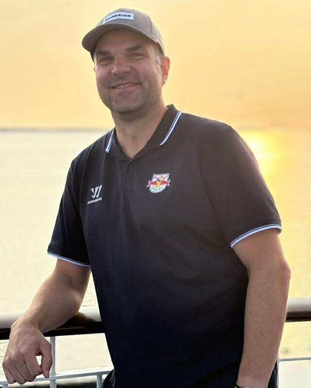 Tommi Rouvali on tehnyt uraa Suomen vanhimpien juniorisarjojen lisäksi Keski-Euroopassa. Red Bull Salzburgin organisaatiossa työskentelevän Rouvalin otsikkona kesäkuun alun seminaarissa on ”Kasvata siivet luovuudelle”.
#koripallo #jalkapallo #salibandy #jääkiekko #valmennus