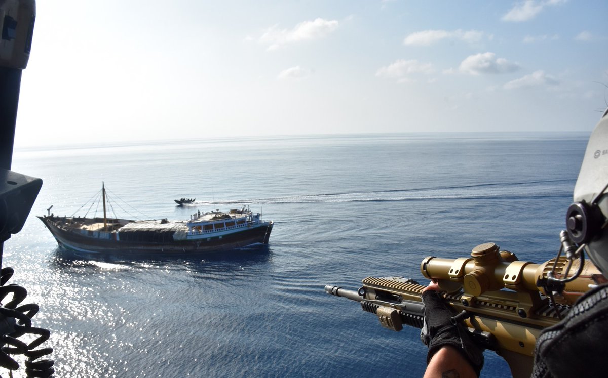 #NARCOPS | Nouvelles saisies importantes de drogues par les #FFEAU en Océan Indien : 
➡️ 5 tonnes de produits stupéfiants interceptés.
➡️ 70 millions d’euros qui n’alimenteront pas les réseaux criminels et terroristes internationaux.
➡️ Engagement permanent des armées 🇫🇷 pour la
