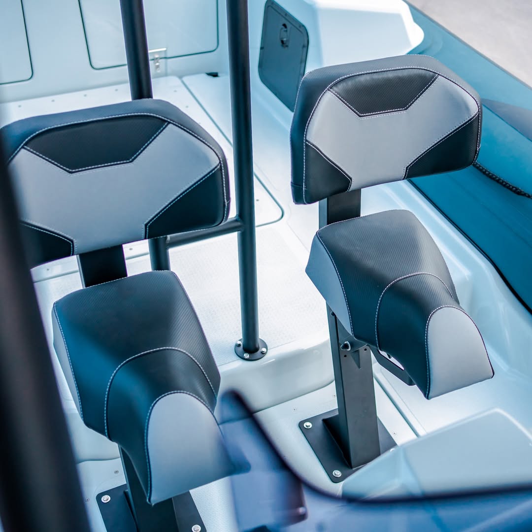 GrandMarine_ES's tweet image. 🚤 Drive D950 – Reseña parte 3: configuración personalizada para veteranos de EE. UU. 🇺🇸
Detalles y funcionalidad en cada rincón.
Materiales de alta calidad, acabados precisos y distribución optimizada para cumplir su propósito sin comprometer el confort ni la seguridad.

#RHIB