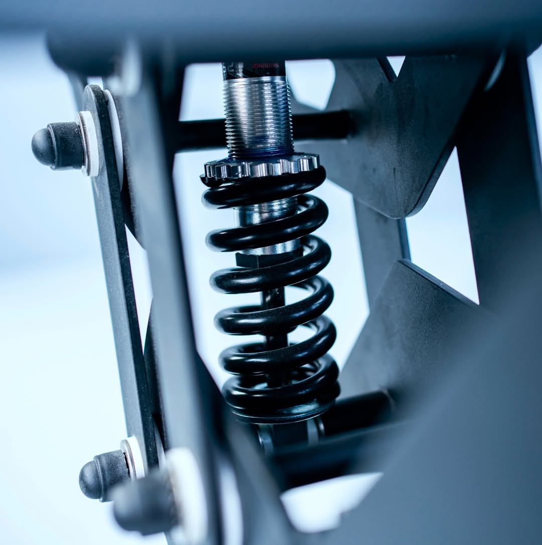 GrandMarine_ES's tweet image. 🚤 Drive D950 – Reseña parte 3: configuración personalizada para veteranos de EE. UU. 🇺🇸
Detalles y funcionalidad en cada rincón.
Materiales de alta calidad, acabados precisos y distribución optimizada para cumplir su propósito sin comprometer el confort ni la seguridad.

#RHIB