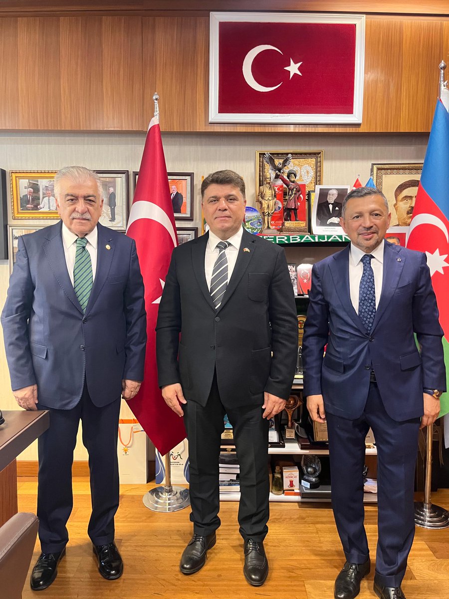 TESAM ve TESİAD Kurucu Genel Başkanı Dr. İlyas Bozkurt, Türkiye Büyük Millet Meclisi’nde siyasi temaslarda bulundu.

Ziyaret kapsamında, AK Parti İstanbul Milletvekili Şamil Ayrım ve MHP İstanbul Milletvekili Ahmet Çakar ile bir araya gelen Bozkurt; Kafkasya coğrafyasındaki son