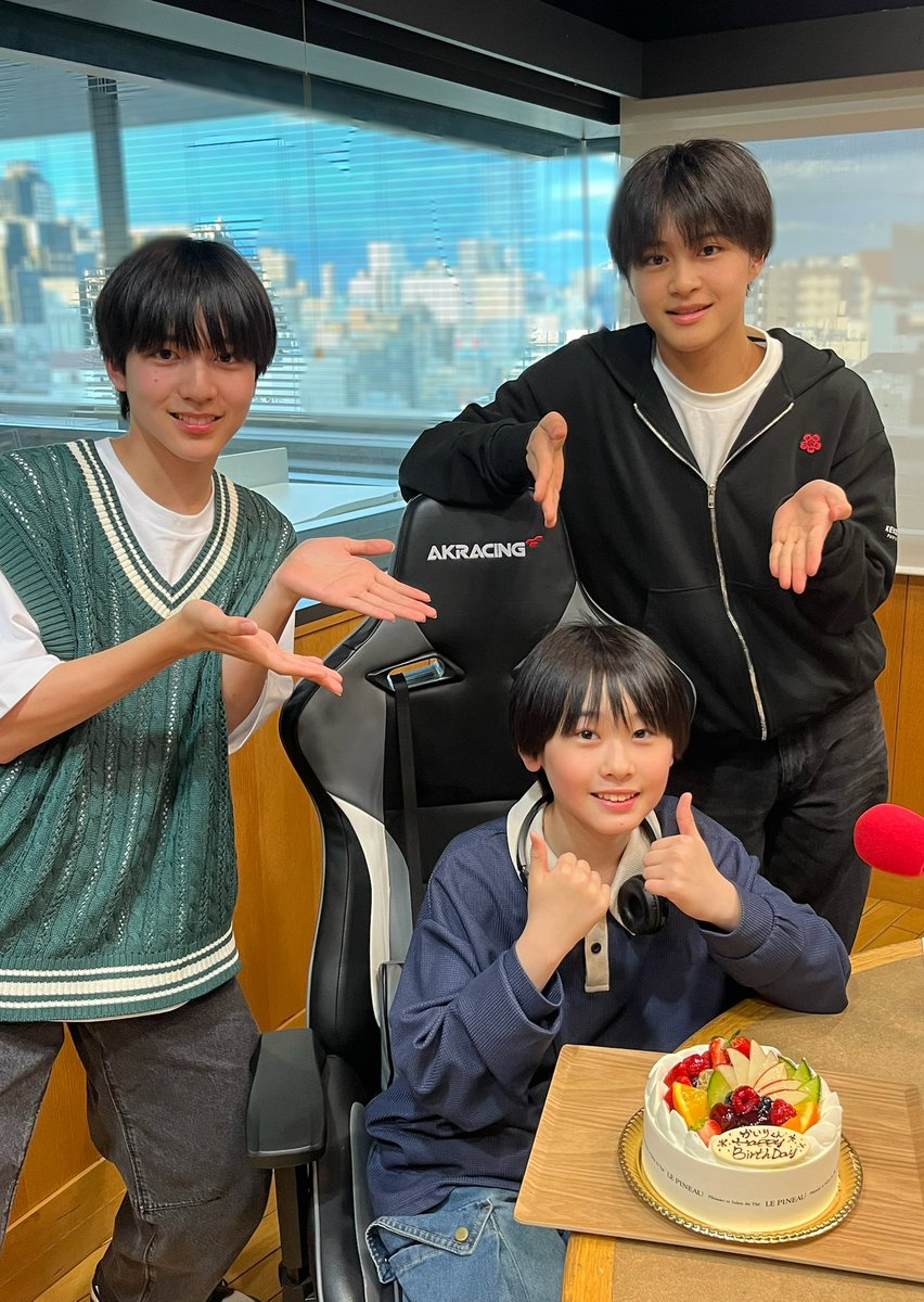 5月27日(火) #カンバリ⚡️

こんバリ〜🎂

18:30〜19:00までは 
#野田開仁 、#井上蒼生 、#上田凱吏 が
お送りしてます！

応援メッセージなど
お待ちしております！✉️
fmosaka.futureartist.net/enquete/95652